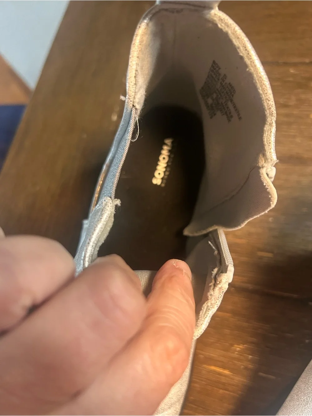 NWOT Sonoma Evie Chelsea boots size 5 youth